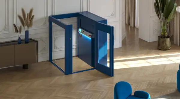 Piattaforma elevatrice senza cabina, blu, con pannello di controllo illuminato, in un elegante soggiorno con parquet.