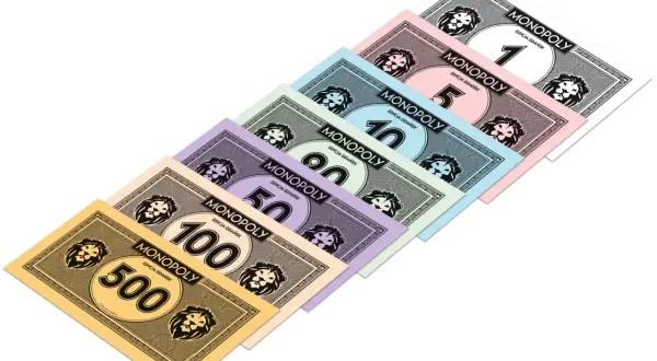 Monopolowe banknoty o różnych nominałach (1, 5, 10, 20, 50, 100, 500) w edycji Gdańsk.