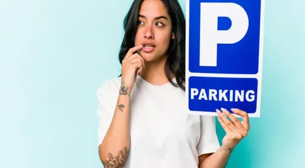 Hel gdzie zaparkować - najważniejsze informacje o parkingu i strefach
