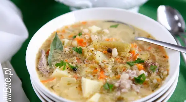 Idealna zupa ogórkowa? Dodaj ogórki, gdy ziemniaki są miękkie!