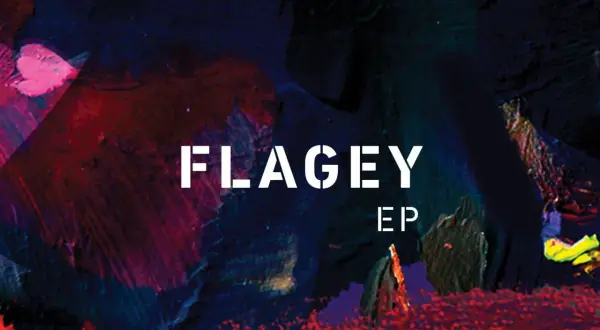 Okładka EP "Flagey" Taco Hemingwaya. Abstrakcyjne, malarskie tło w odcieniach granatu, czerwieni i różu.