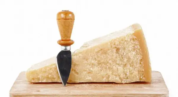 Parmezan do czego? Odkryj wyjątkowe zastosowania w kuchni