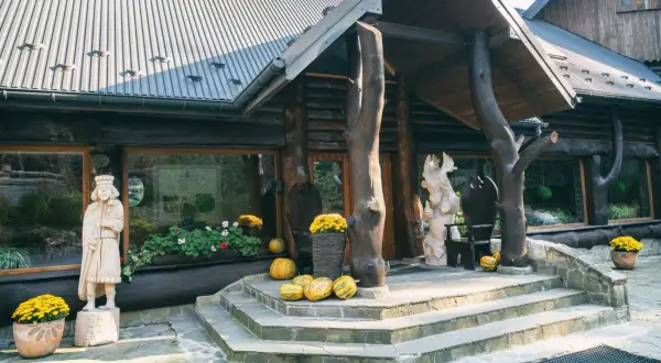 Bacówka Biały Jeleń Iwkowa: Noclegi, SPA, atrakcje czy to Twój raj?