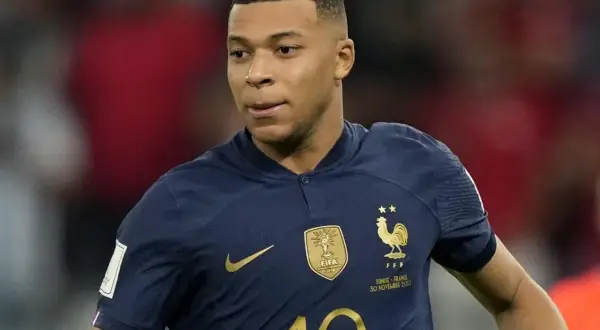 Mbappé w Realu: Ile naprawdę zarabia? Pensja i 150 mln € bonusu.