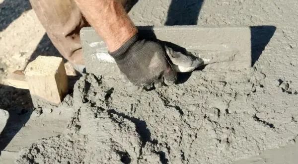 Jak się robi cement? Kroki produkcji, surowce i wpływ na środowisko