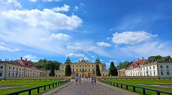 Białystok: Odkryj Wersal Północy i zielone serce Podlasia!