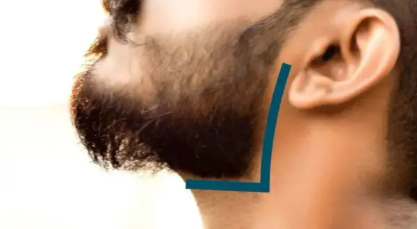 Un homme se fait tailler la joue barbe. Une ligne bleue indique la coupe parfaite.