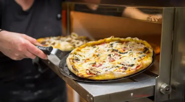 Pizza jak z pizzerii? Odkryj idealną temperaturę w domu!