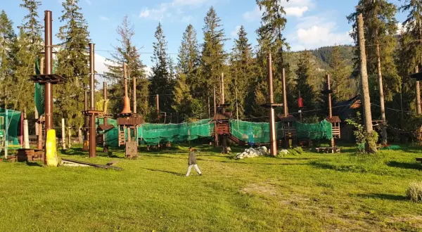 Gugu Park Linowy: Rodzinna zabawa? Sprawdź cennik i trasy!