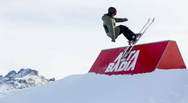 Snowpark Alta Badia: Przewodnik po freestyle'owej mekce w Dolomitach