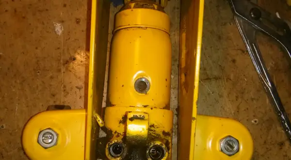 Jak odpowietrzyć lewarek hydrauliczny – prosty sposób na uniknięcie awarii