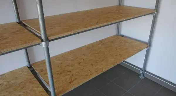 Jak zrobić regał do garażu metalowy - proste kroki i materiały