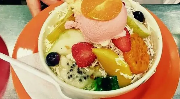 Ensalada de frutas colombiana en España: ¿Dónde encontrarla o hacerla?