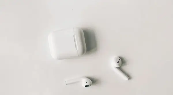 AirPods z Androidem? Tak, ale... Co działa, a co tracisz?