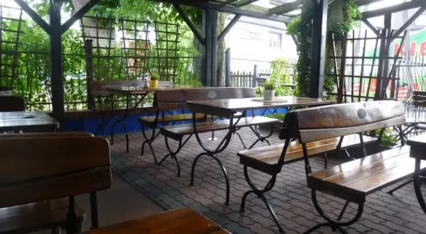 Gdzie zjeść w Międzywodziu? Odkryj najlepsze lokale gastronomiczne