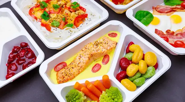 Catering dietetyczny czy warto? Odkryj prawdę o diecie pudełkowej