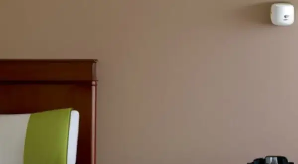 Jak oszukać czujnik dymu w hotelu i uniknąć poważnych konsekwencji