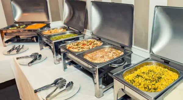 Czy catering jest kosztem uzyskania przychodu? Kluczowe informacje dla firm