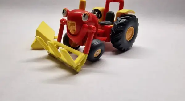 Traktor Tom zabawka - idealny prezent dla kreatywnych dzieci