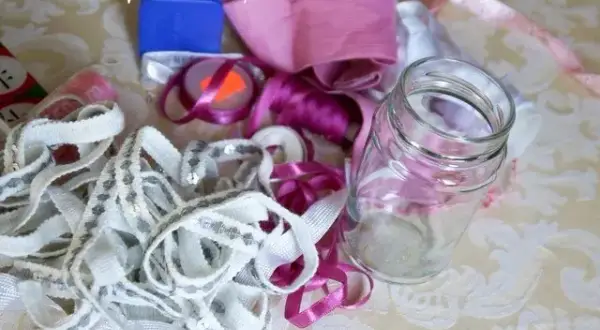 Jak zrobić ozdoby w słoiku? Poradnik DIY krok po kroku!