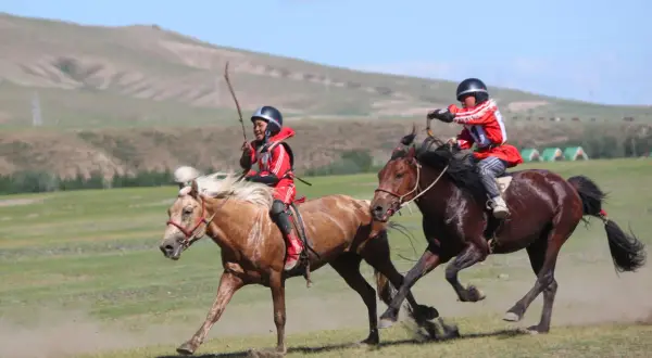 Mongolskie siodło co to? Odkryj jego tajemnice i znaczenie kulturowe