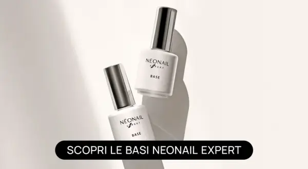 Due boccette di base coat Neonail Expert, perfette per preparare le unghie. Ricorda che la base coat va sgrassata per un risultato impeccabile.