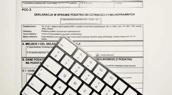 Formularz PCC-3 z klawiaturą. Deklaracja podatkowa w sprawie podatku od czynności cywilnoprawnych.