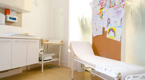 Dermatolog dziecięcy NFZ: Skróć kolejkę! Kompletny przewodnik.
