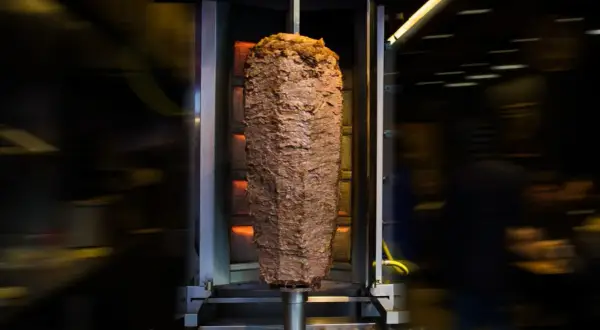 Gdzie powstał kebab? Rozwikłaj zagadkę berlińskiego dönera