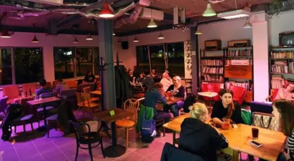 Najlepsze bary z grami planszowymi w Warszawie, które musisz odwiedzić