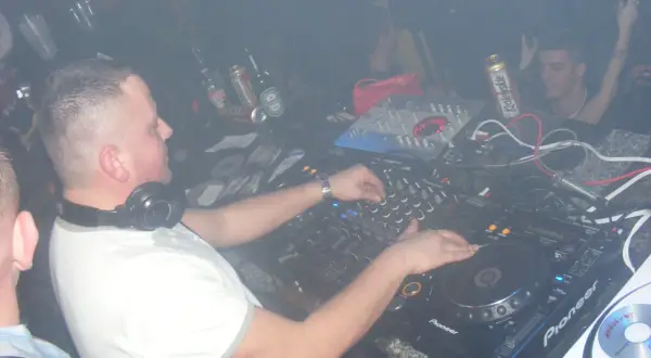 DJ Hazel: Ile kosztuje występ? Poznaj ceny i uniknij pułapek