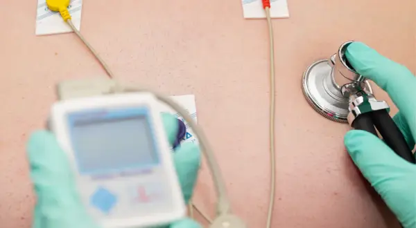 Holter EKG: Mycie i sen. Sprawdzone sposoby na komfortowe badanie