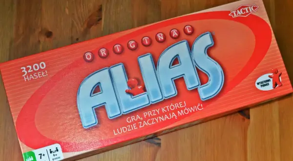 Gra planszowa Alias Original. 3200 haseł, dla graczy od 7 lat. Rodzinna rozrywka gwarantowana!