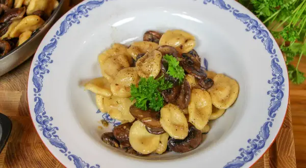 Orecchiette med svamp, en enkel och god pastasås. Perfekt för en snabb middag.