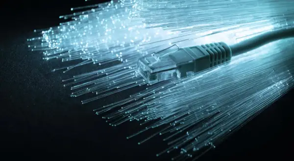 Gdzie zgłosić zerwany kabel telefoniczny? Ważne informacje i kontakty