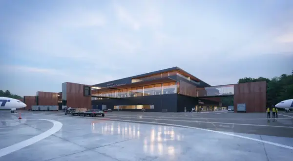 Nowoczesny terminal lotnisko Goleniów przyloty i odloty. Samoloty, bagaże i ludzie na płycie lotniska.