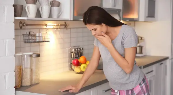 Jak zapobiec salmonellozie? Kluczowe zasady dla bezpiecznej kuchni