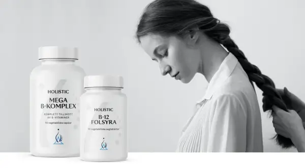 Två burkar med B-vitaminer, en med B-komplex och en med B12. En ung kvinna med flätat hår i bakgrunden.