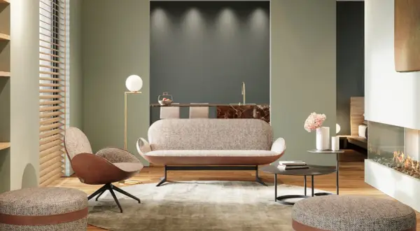 Modernes Wohnzimmer mit einem stilvollen Sofa als Raumteiler. Ein Sessel, Hocker und ein Kamin schaffen Gemütlichkeit.
