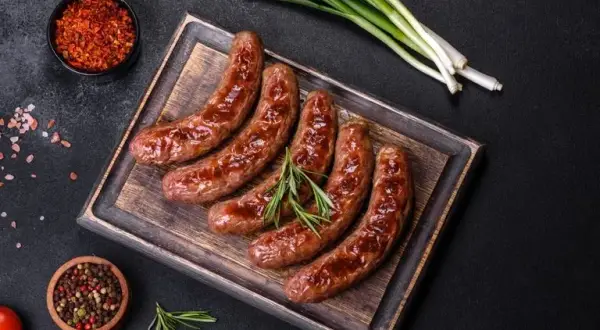 Jaka kiełbasa na ognisko? Odkryj najlepsze smaki i porady