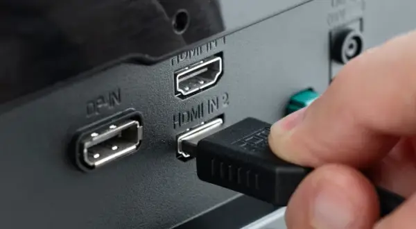 Jak podłączyć monitor do laptopa kablem HDMI bez problemów