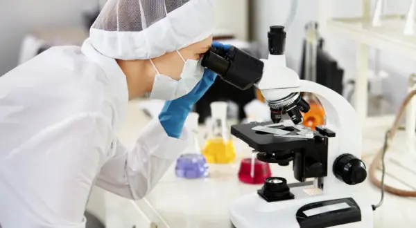 Kto pracuje w laboratorium medycznym? Poznaj zespół ekspertów