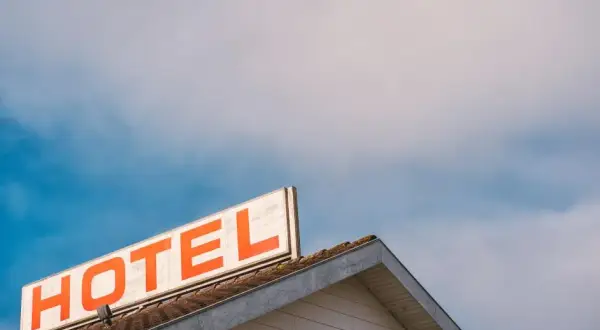 Jak otworzyć hotel: kluczowe kroki i wymagania, które musisz znać
