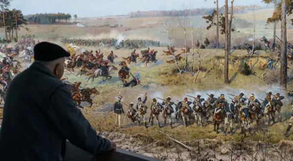 Widok na bitwę z obrazu **Panorama Racławicka**, namalowanego przez Jana Styke i Wojciecha Kossaka.