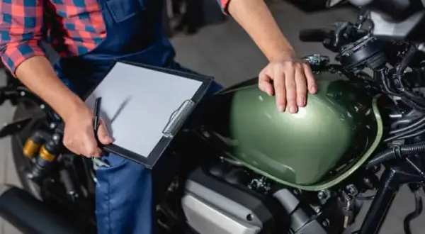 Ile kosztuje przerejestrowanie motoroweru? Zaskakujące opłaty i szczegóły