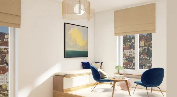 Gemütliche Sitzecke mit Blick auf eine Stadt. Ein Kunstwerk und ein Hängeleuchter bieten **Inspiration Wohnen**.