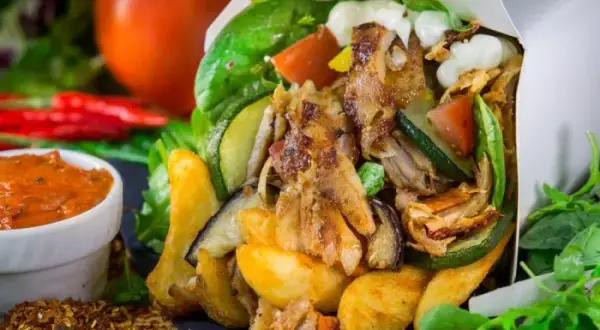 Ile kcal ma kebab rollo? Zaskakujące fakty o kaloriach i składnikach