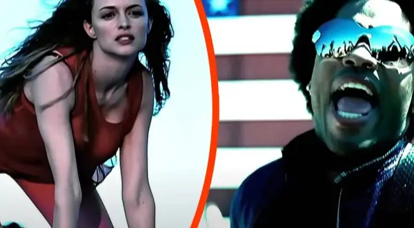 Młoda american woman w czerwonym stroju i mężczyzna w okularach na tle flagi USA.