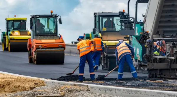 Ile kosztuje położenie 1 km asfaltu? Zaskakujące wydatki i czynniki