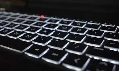 Jak podświetlić klawiaturę w laptopie Acer – proste sposoby i triki
